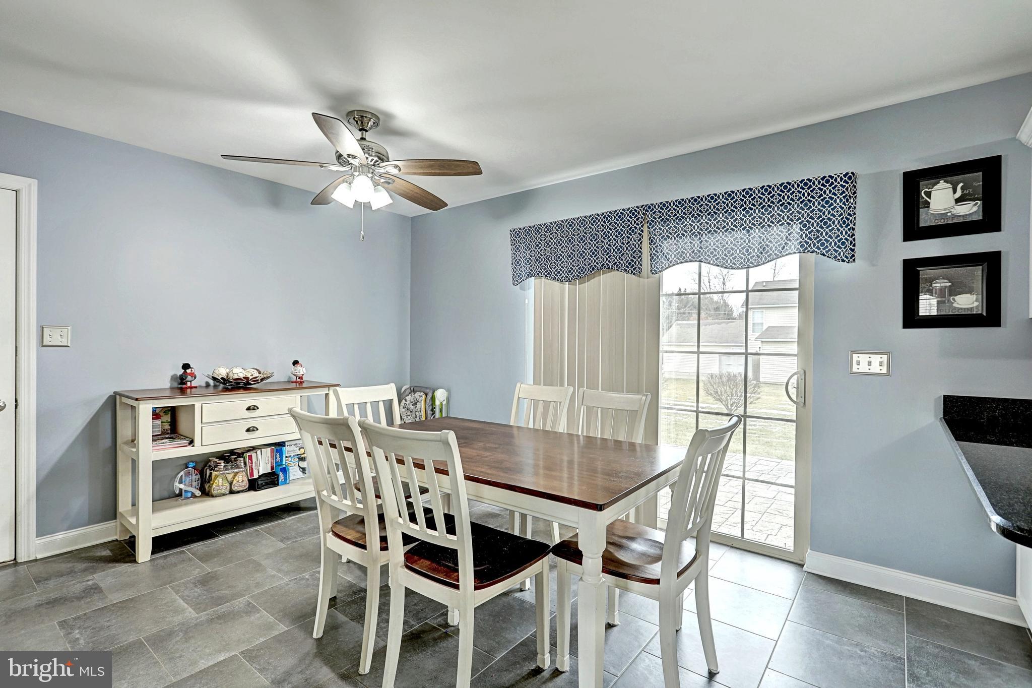 COUNTRY CLUB MANOR - Residential