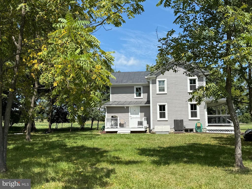 Photo of 15543 Edgegrove Road, HILLSBORO, VA 20132 (MLS # VALO2104776)