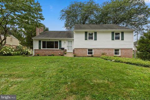 Photo of 433 Spring Drive, MILLERSVILLE, PA 17551 (MLS # PALA2074676)