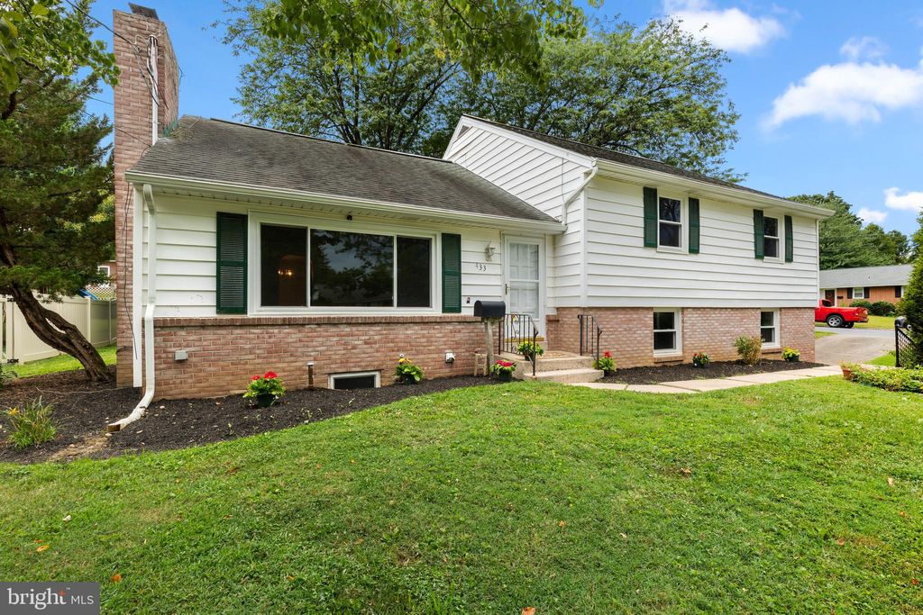 Photo of 433 Spring Drive, MILLERSVILLE, PA 17551 (MLS # PALA2074676)