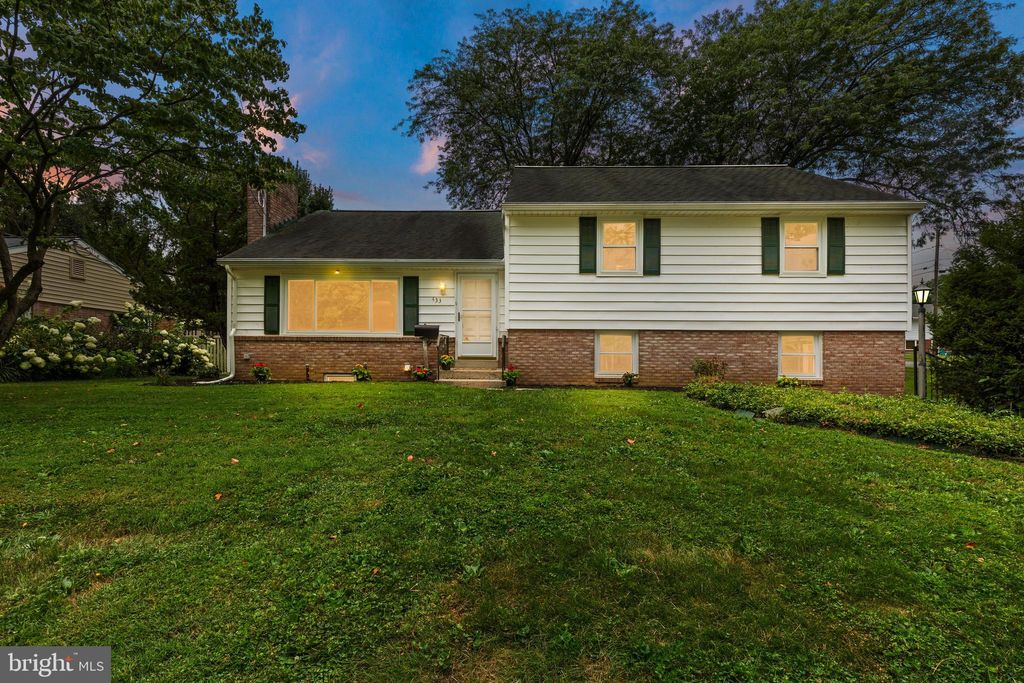 Photo of 433 Spring Drive, MILLERSVILLE, PA 17551 (MLS # PALA2074676)