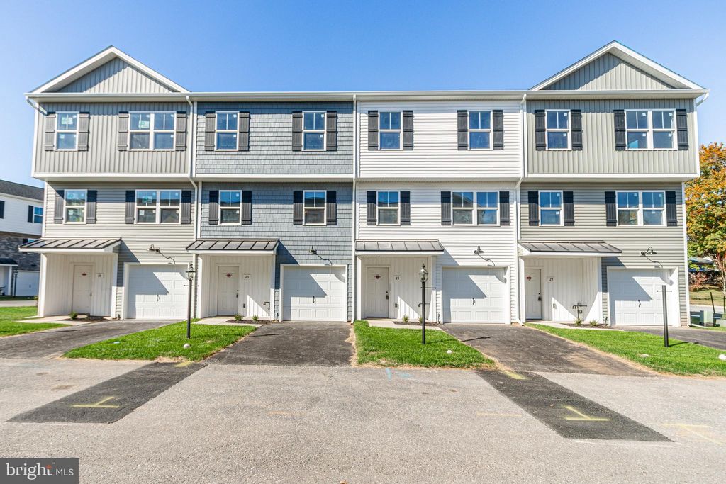 Photo of 19 Landing Place #19, YORK, PA 17408 (MLS # PAYK2090456)