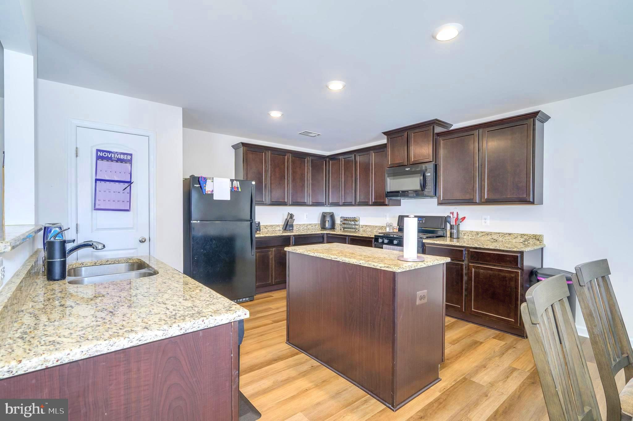 MCGINNIS POINT - Residential