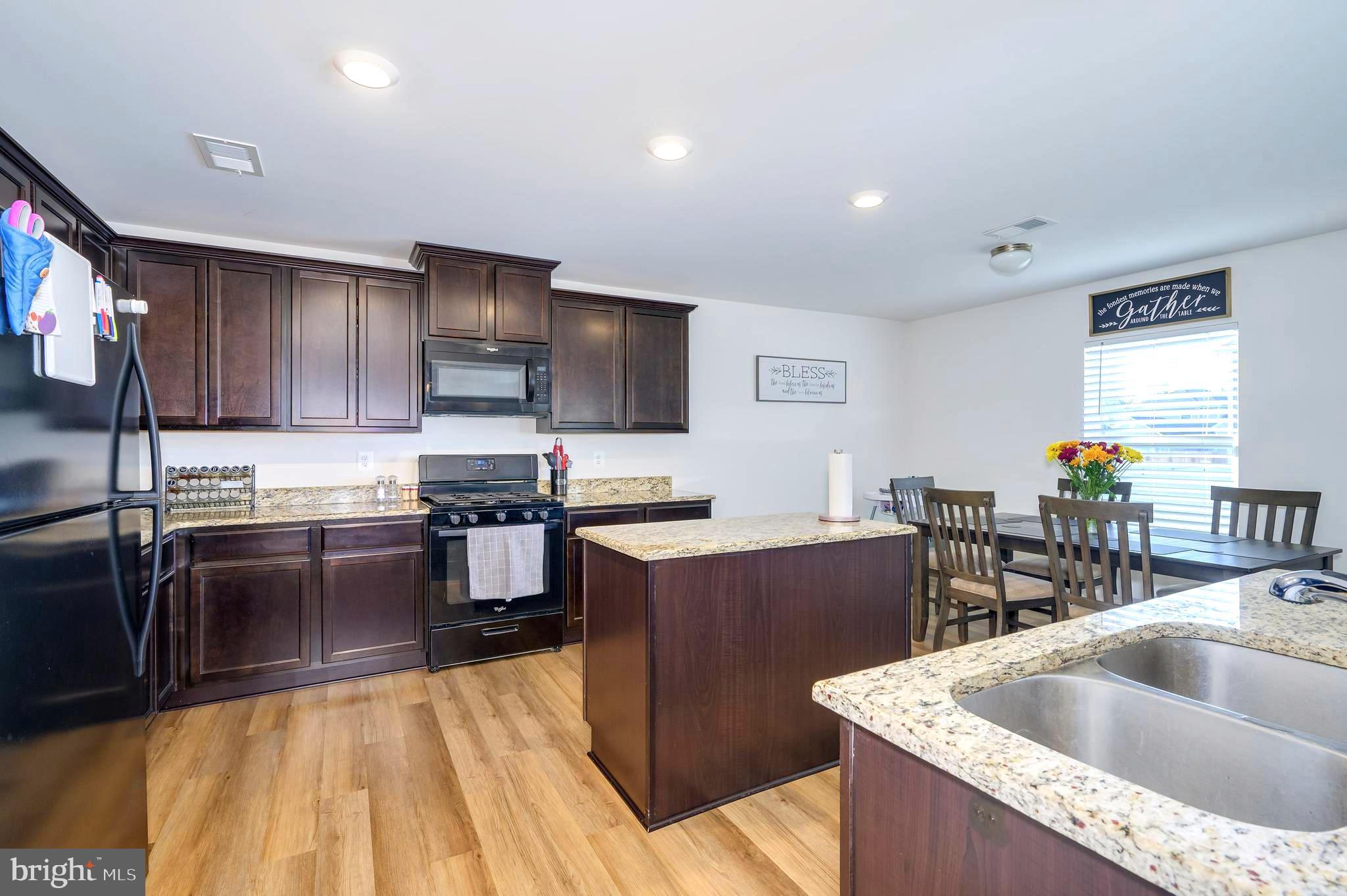 MCGINNIS POINT - Residential