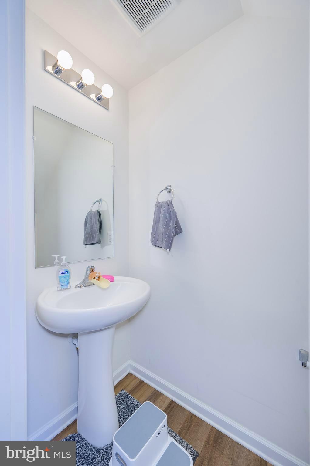 MCGINNIS POINT - Residential