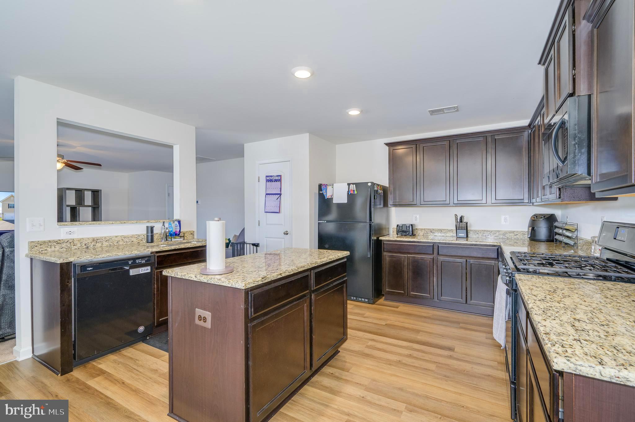 MCGINNIS POINT - Residential