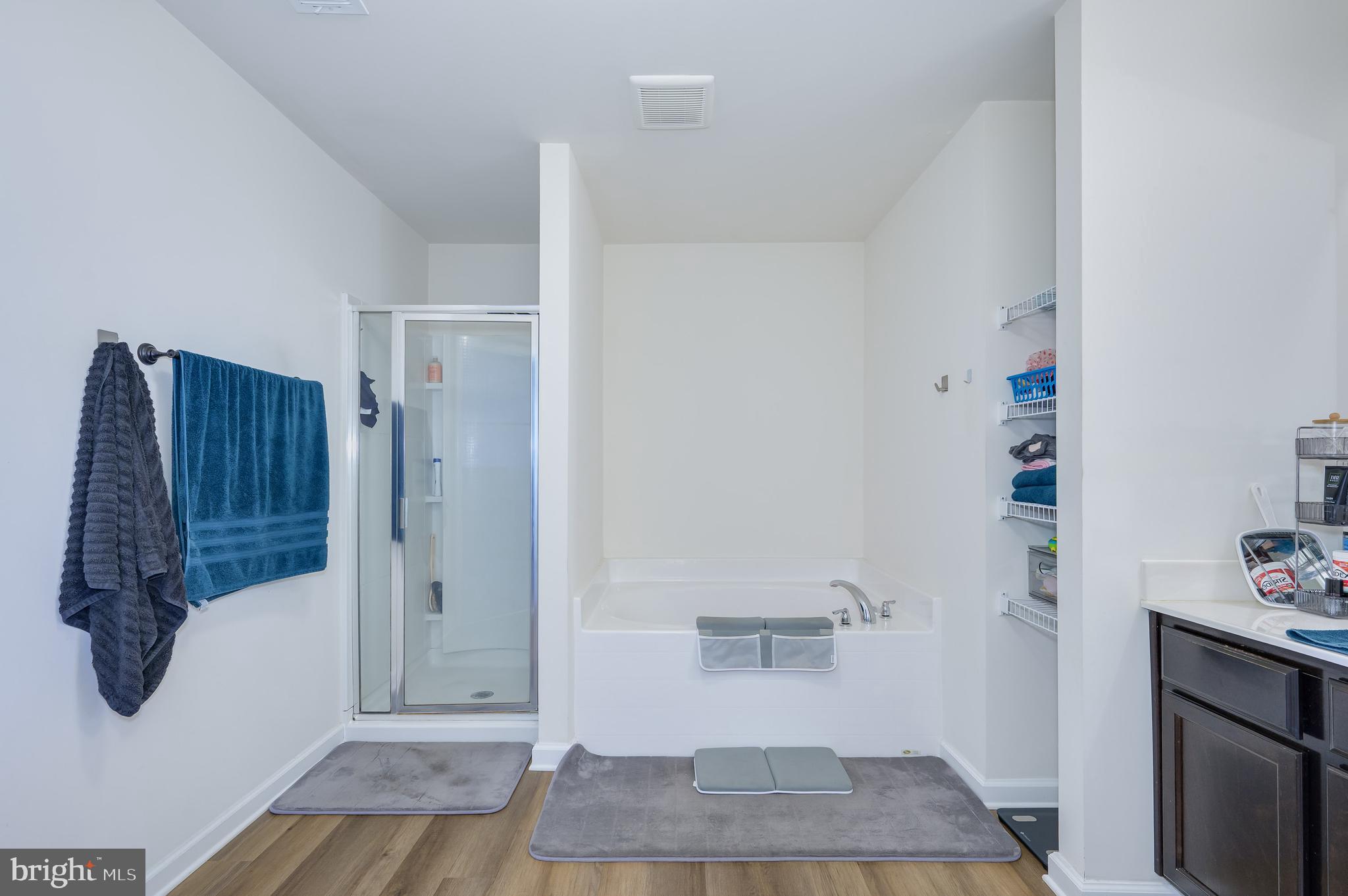 MCGINNIS POINT - Residential