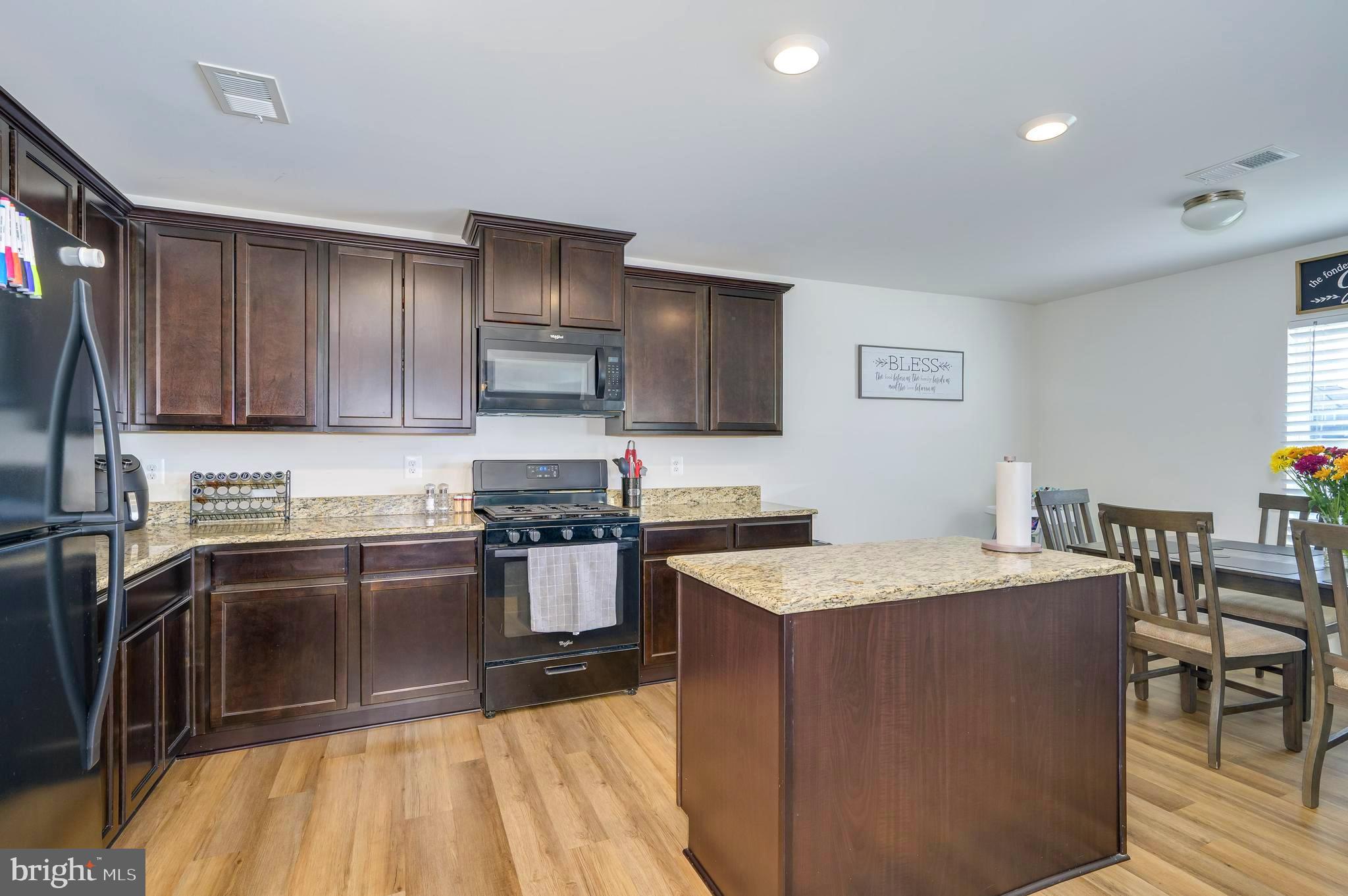 MCGINNIS POINT - Residential