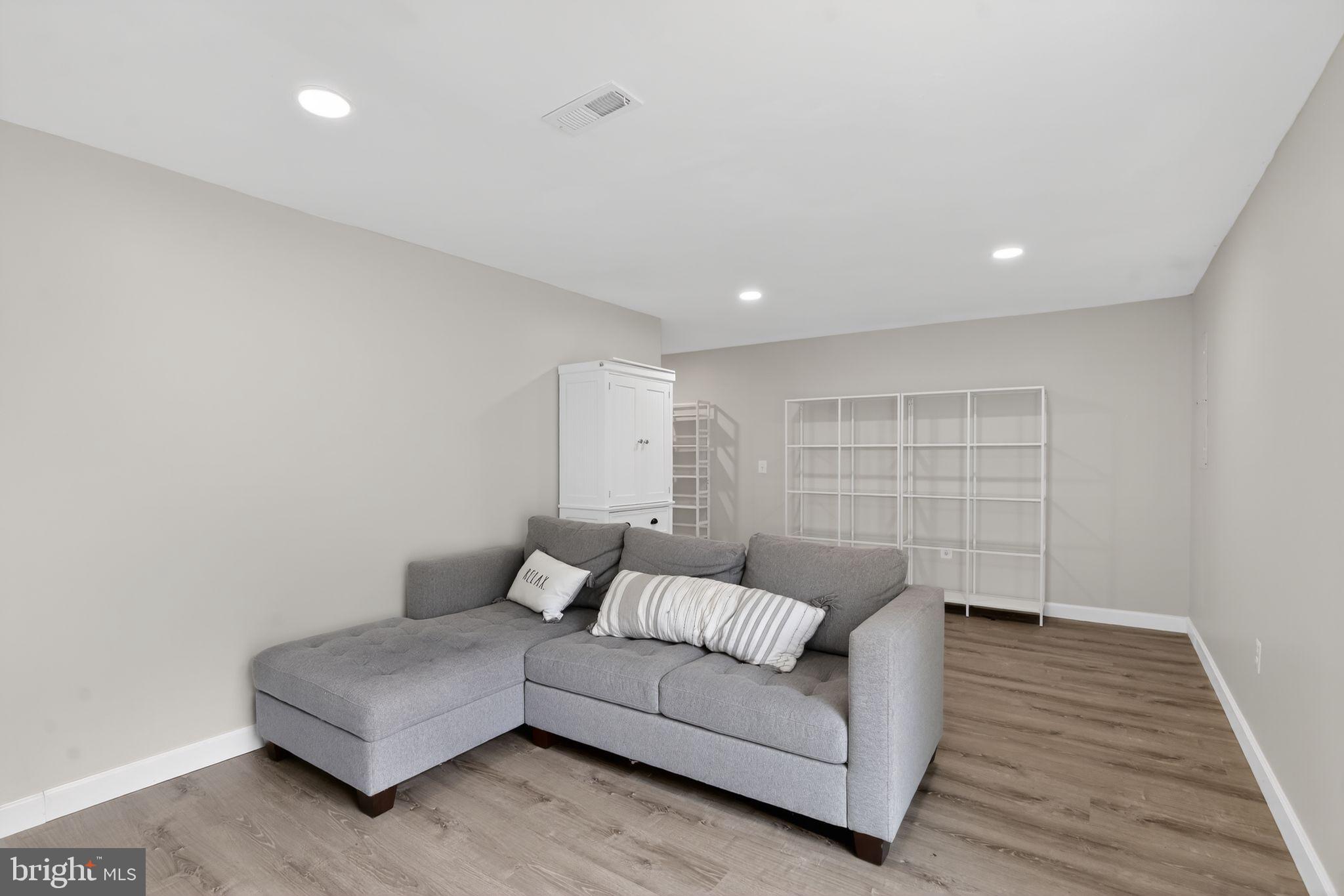 OAK SPRINGS SEC 1 - Residential