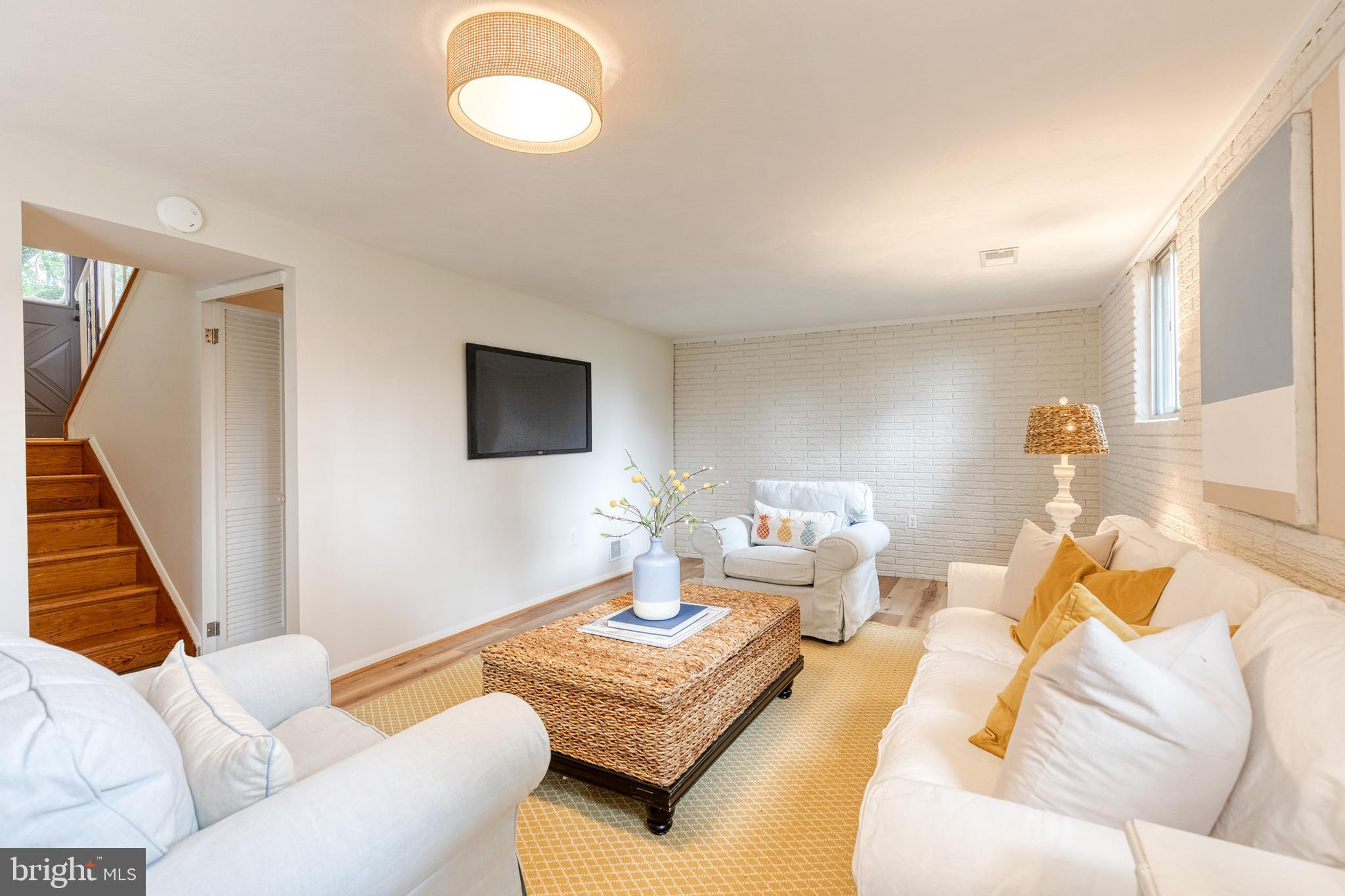 SUBURBIA - Residential