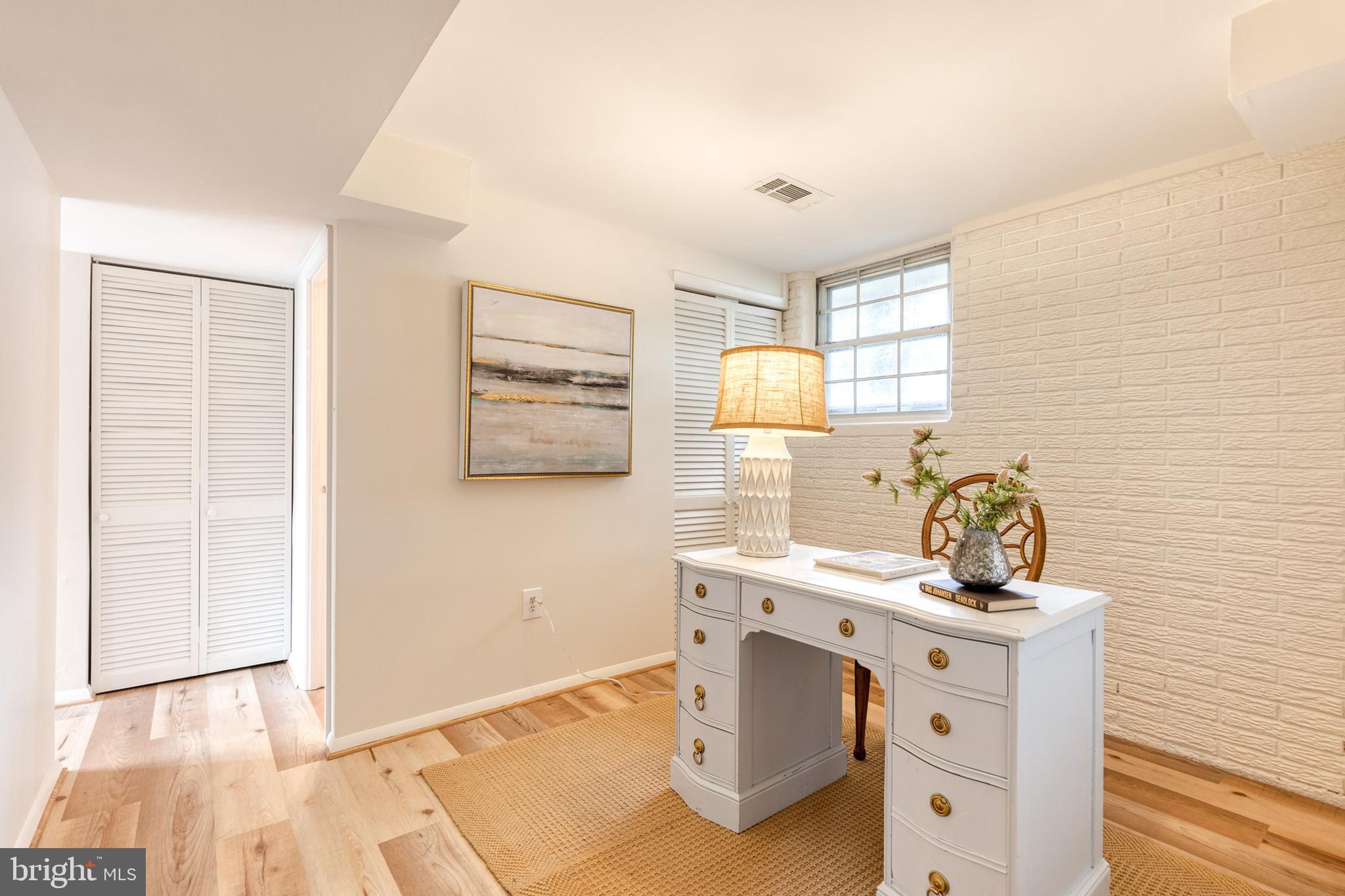 SUBURBIA - Residential