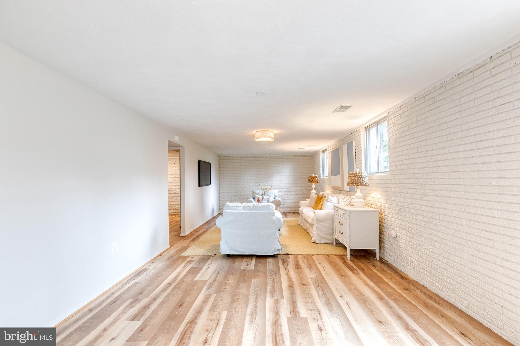 SUBURBIA - Residential