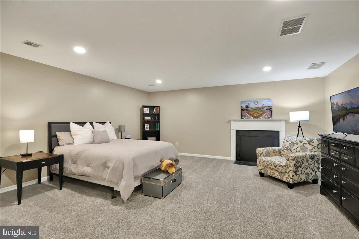 COVENTRY POINTE - Residential