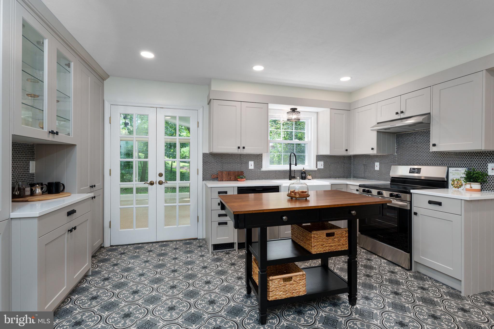 92 LOCHATONG ROAD