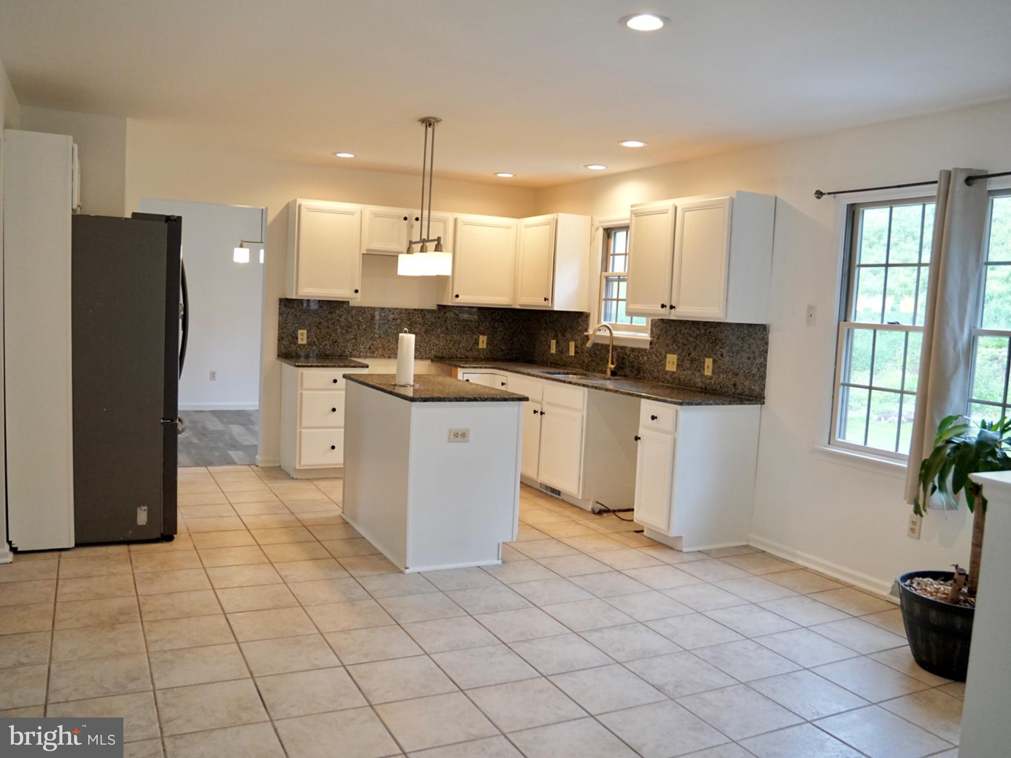COUNTRY SQUIRE ESTATES - Residential