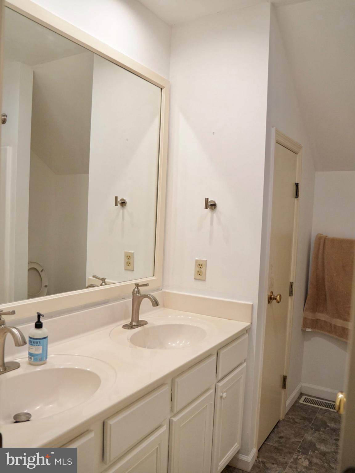 COUNTRY SQUIRE ESTATES - Residential