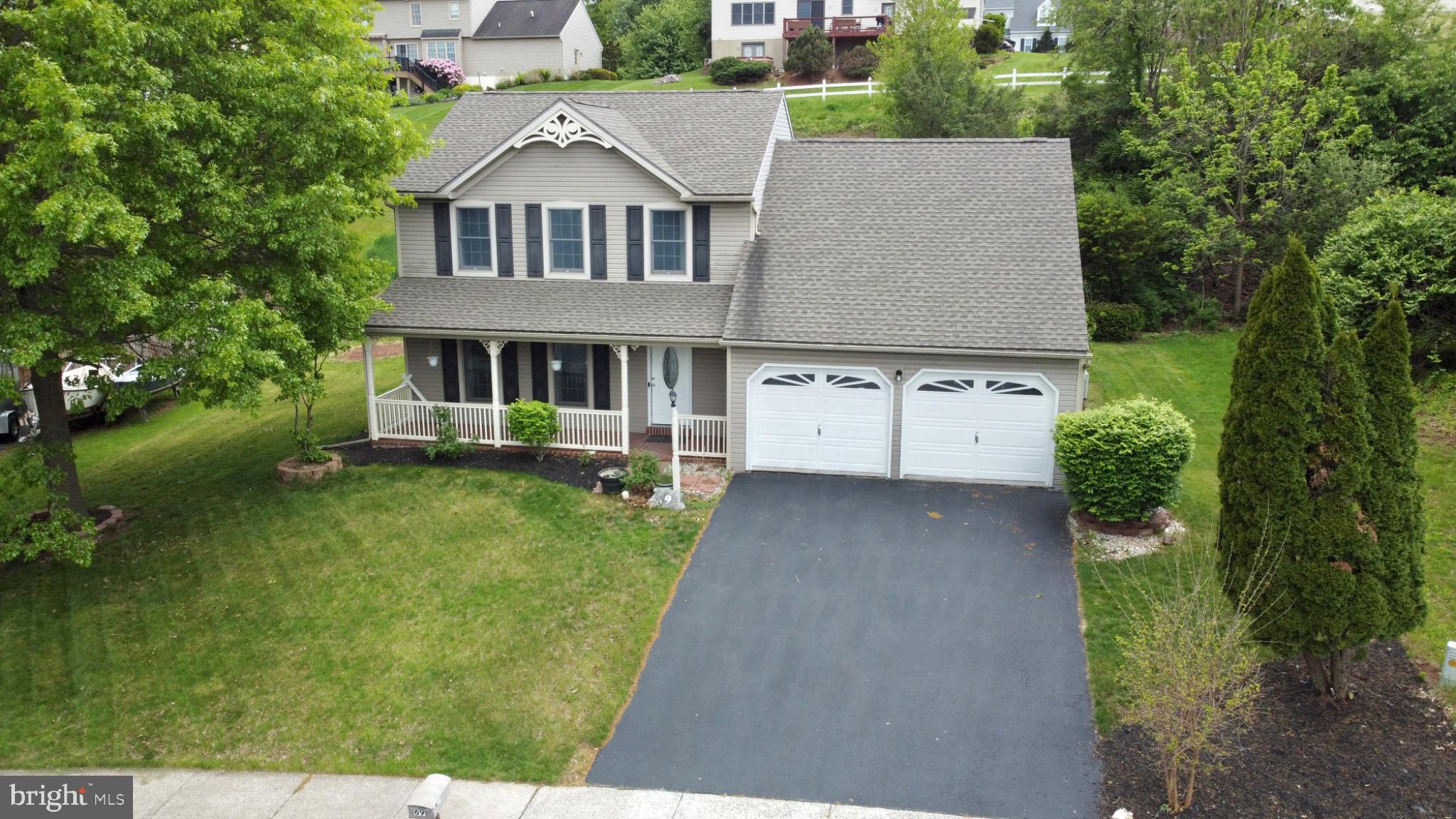 COUNTRY SQUIRE ESTATES - Residential