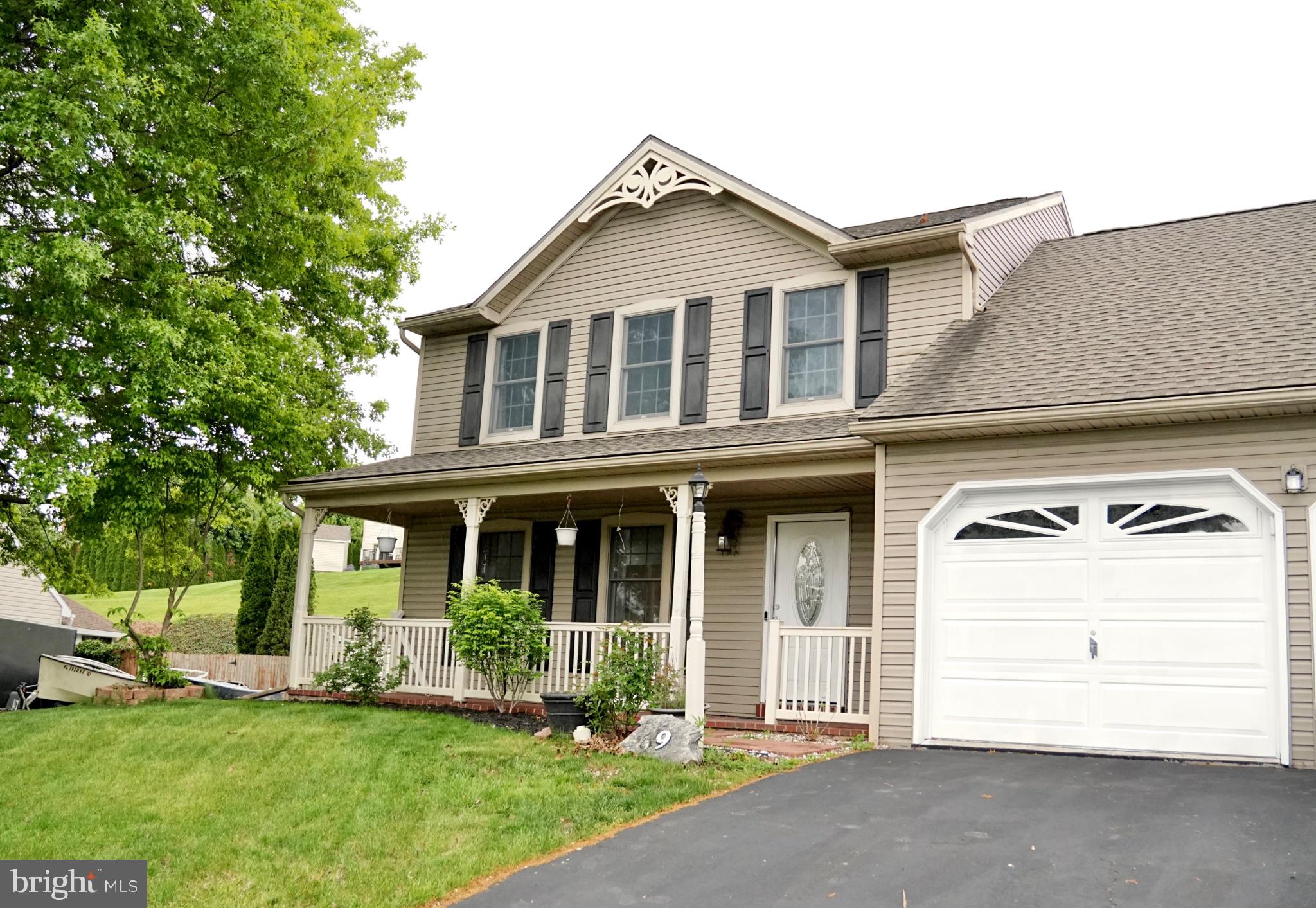 COUNTRY SQUIRE ESTATES - Residential