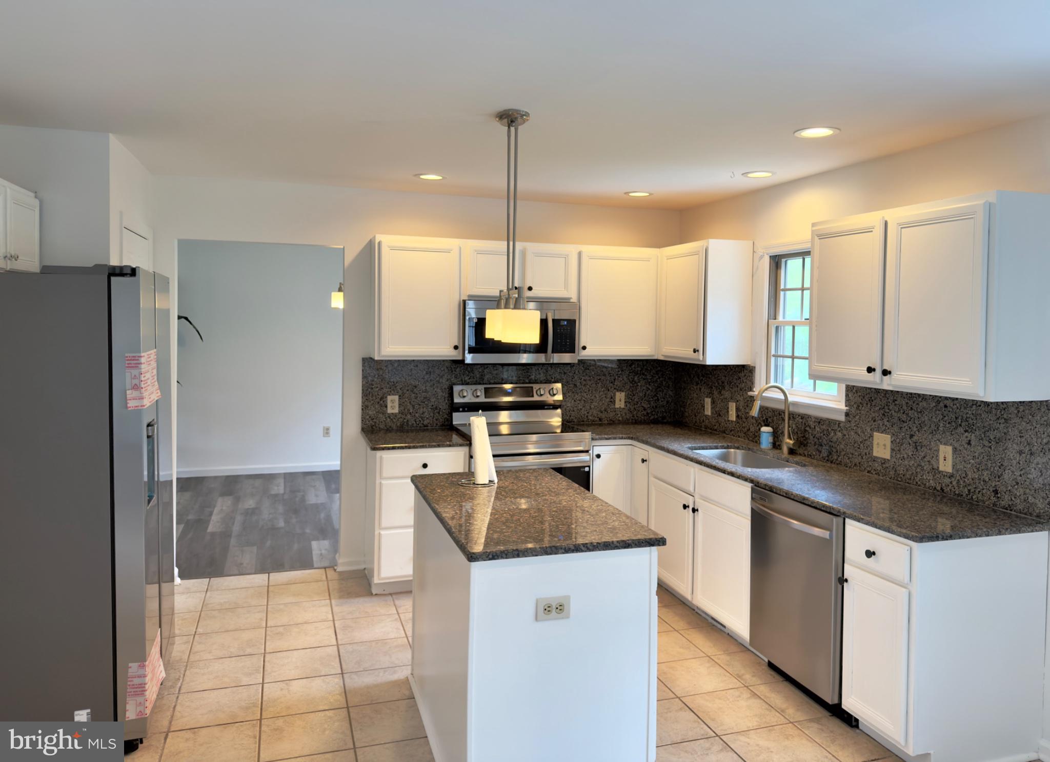 COUNTRY SQUIRE ESTATES - Residential