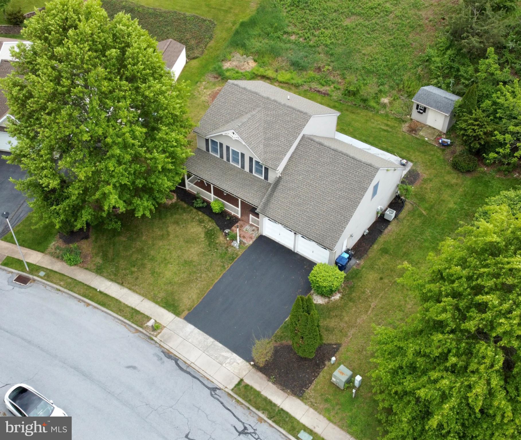 COUNTRY SQUIRE ESTATES - Residential