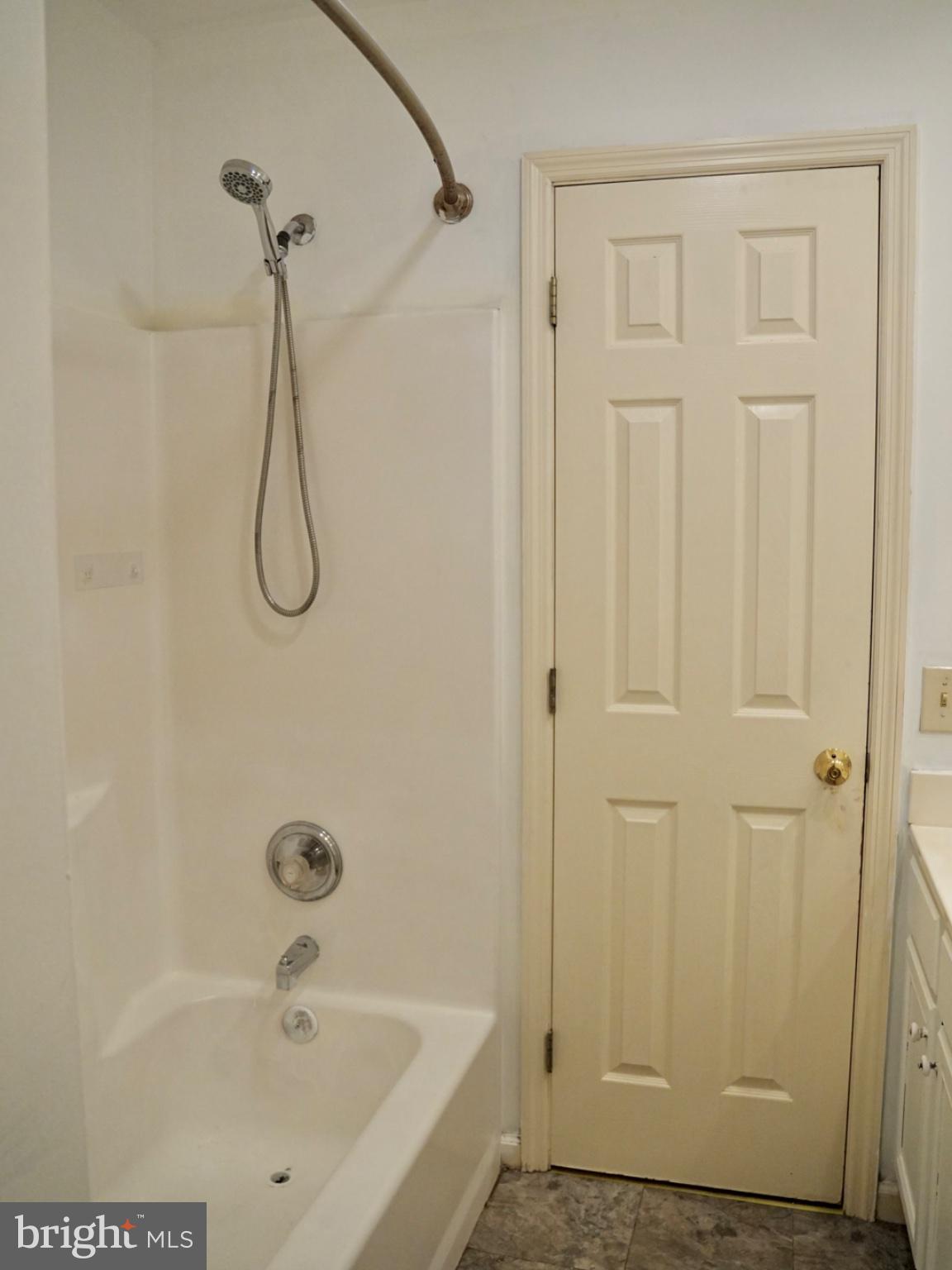 COUNTRY SQUIRE ESTATES - Residential