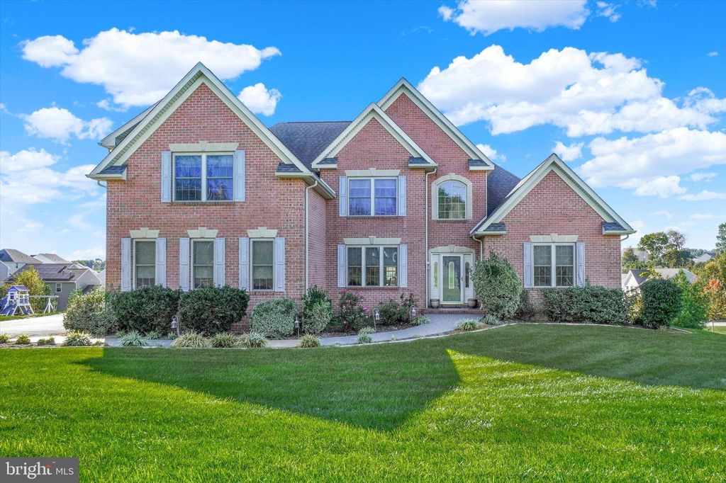 Photo of 639 Chestnut Hill Road, YORK, PA 17402 (MLS # PAYK2091522)