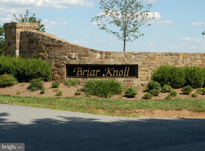 BRIAR KNOLL - Land