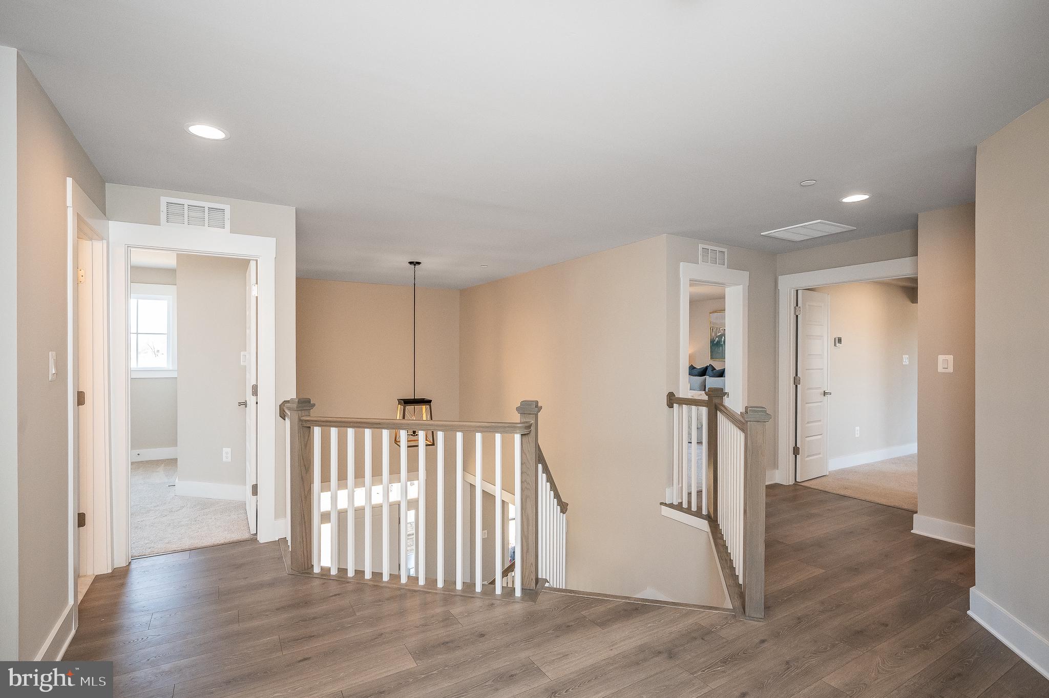 MISTY HOLLOW - Residential