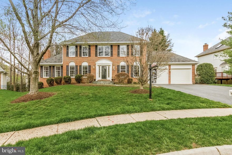 Classic center hall colonial in desirable Fairfax Station. 5 bd/3.5 bath.2 story foyer. Freshly painted, new carpet and HDWD floors.  Kitchen w/ granite and dbl oven, 2 fpls and library on main level..Lower level features huge rec room, and large guest suite with full bath. Walkout to yard surrounded by mature trees.Meticulously maintained. Screened Porch and Huge deck off the family room