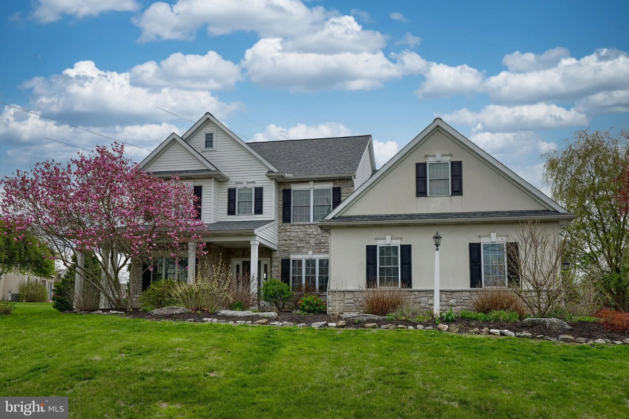 Lancaster, Pennsylvania 17602, United States, 5 Bedrooms Bedrooms, ,4 BathroomsBathrooms,Residential,Pending,111544