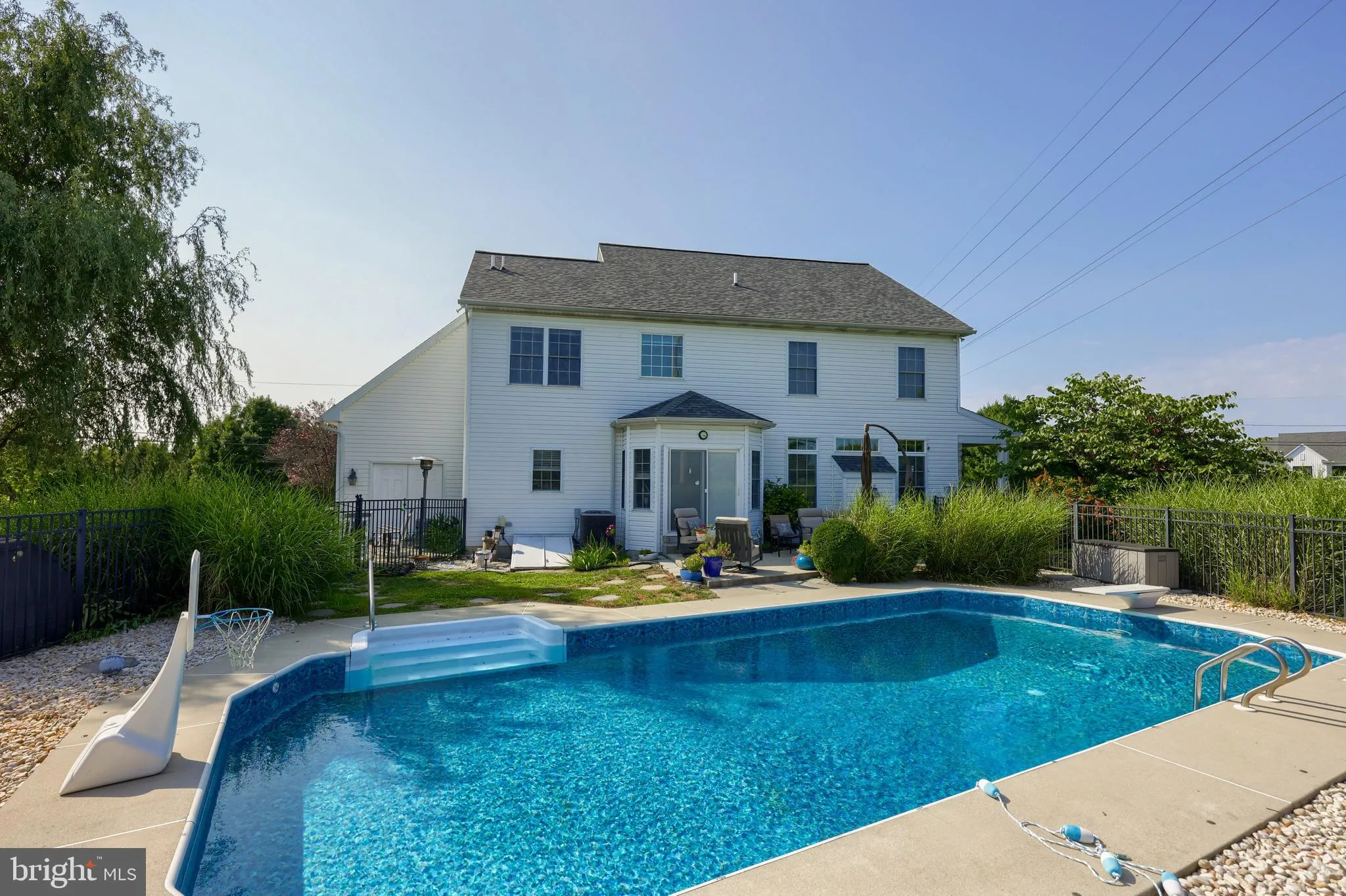 Lancaster, Pennsylvania 17602, United States, 5 Bedrooms Bedrooms, ,4 BathroomsBathrooms,Residential,Pending,111544