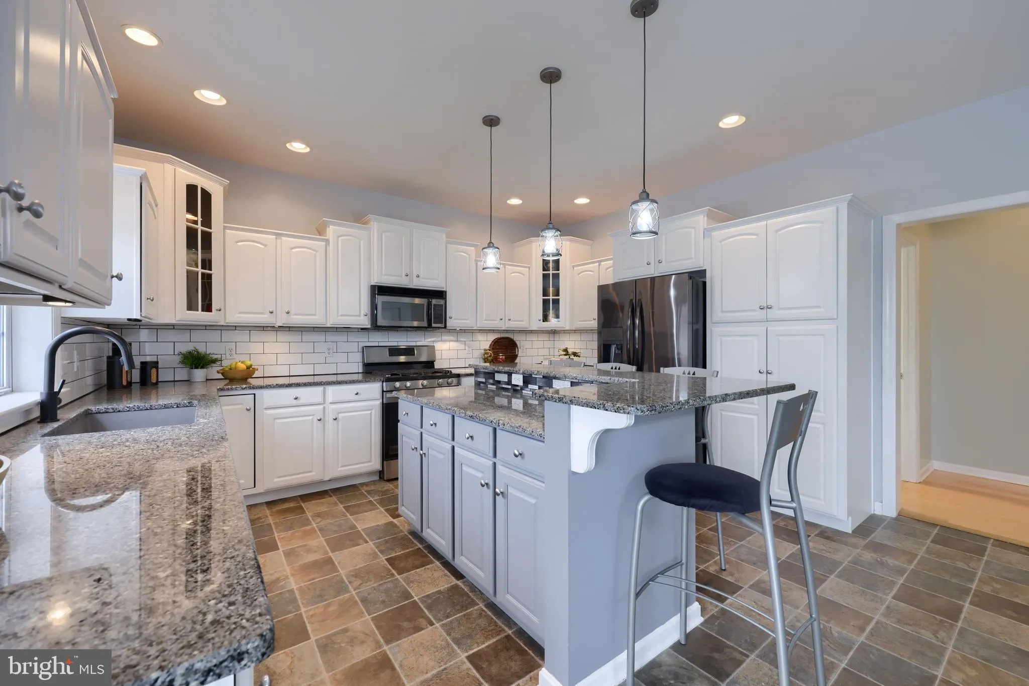 Lancaster, Pennsylvania 17602, United States, 5 Bedrooms Bedrooms, ,4 BathroomsBathrooms,Residential,Pending,111544