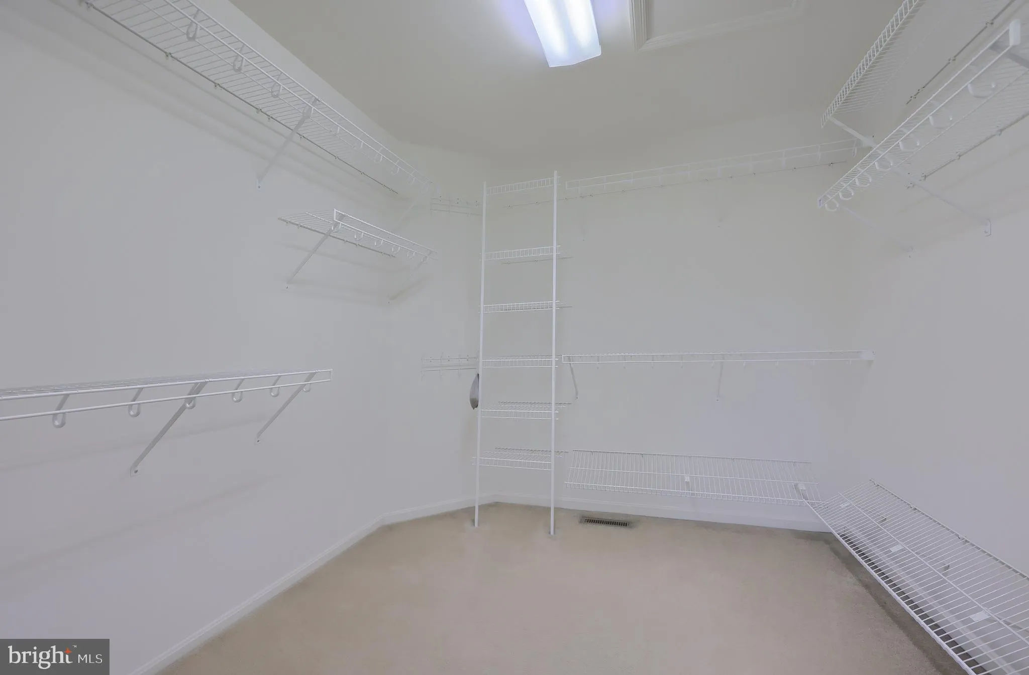 Lancaster, Pennsylvania 17602, United States, 5 Bedrooms Bedrooms, ,4 BathroomsBathrooms,Residential,Pending,111544