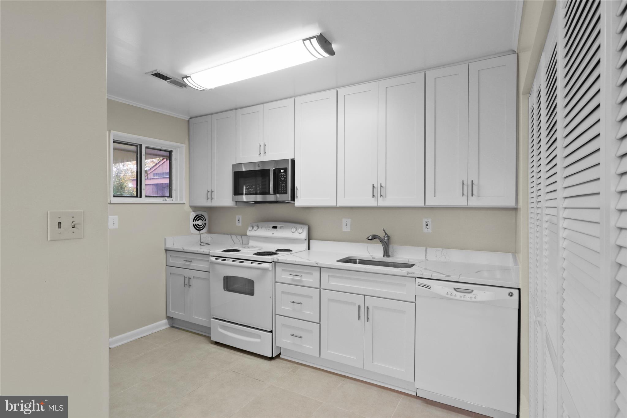 PARKLAWN - Residential Lease