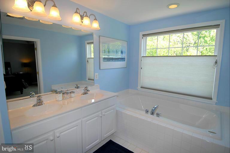 LOUDOUN PARKWAY CENTER - Residential Lease