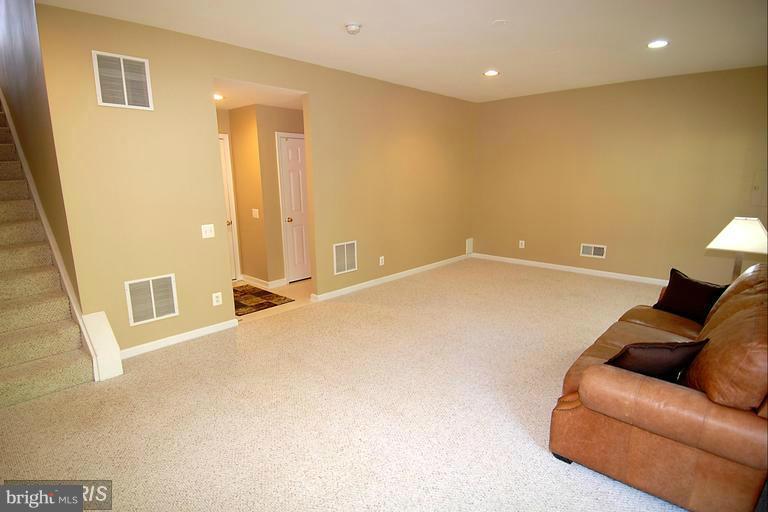 LOUDOUN PARKWAY CENTER - Residential Lease