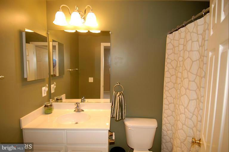 LOUDOUN PARKWAY CENTER - Residential Lease