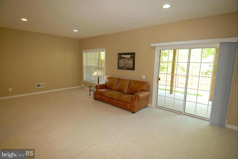 LOUDOUN PARKWAY CENTER - Residential Lease