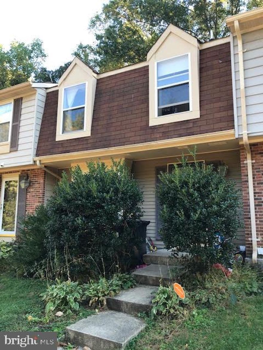 Adorable Montclair townhome. Two bedroom, two and half bath, fenced in backyard.  Wonderful location! Central to all that NOVA has to offer- shopping, museums, schools, commuting, outdoor activities. Even more exciting- part of the Montclair community.   Small pets allowed on a case by case basis. Requirements are income 3x the monthly rent, credit score above 600, and rental references.
ALL APPLICANTS OVER 18 MUST APPLY