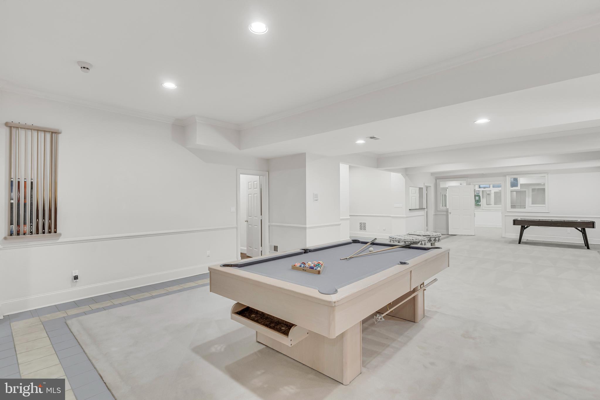 DARNESTOWN OUTSIDE - Residential