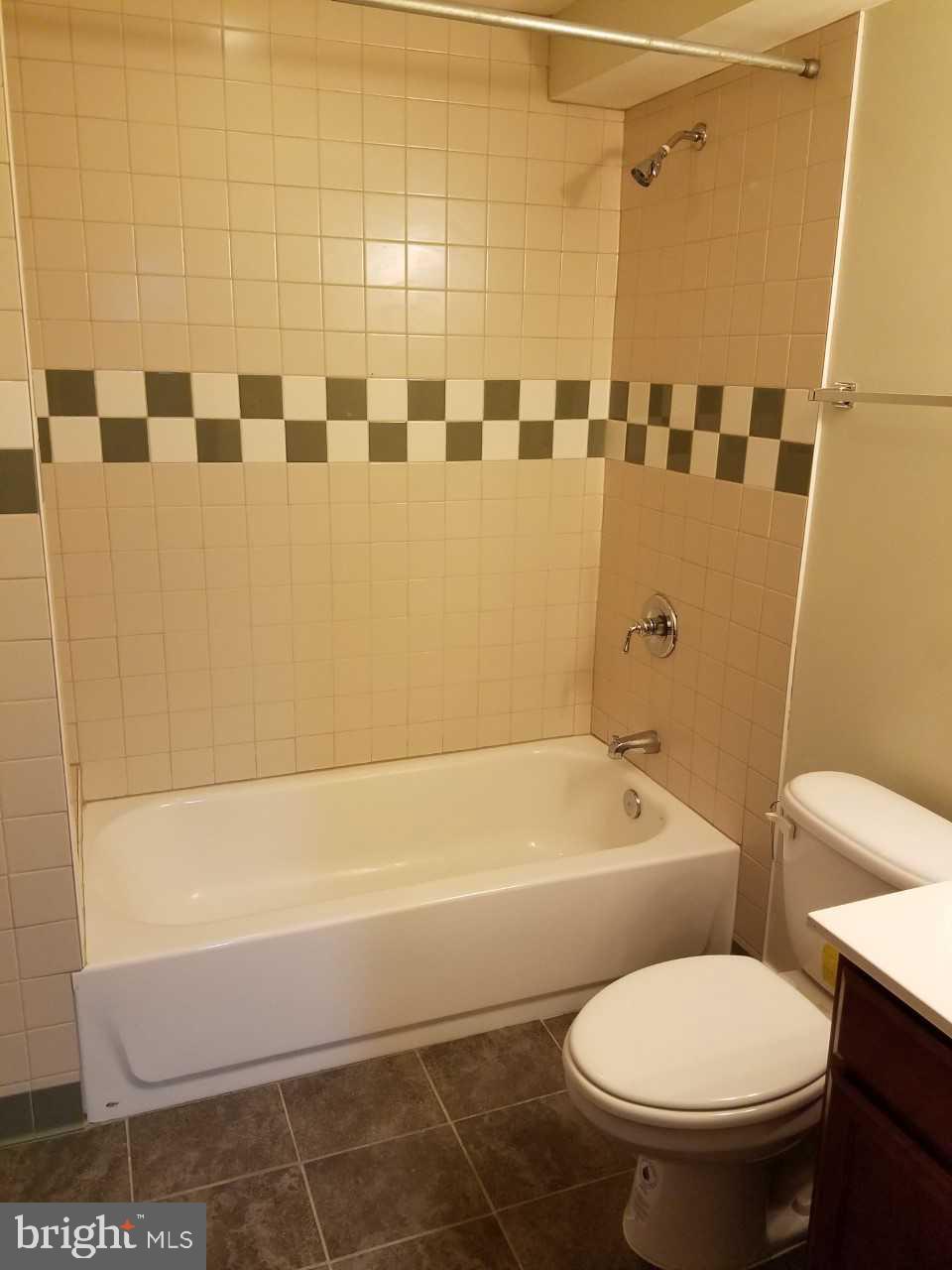 HOLLINS MARKET - Residential Lease