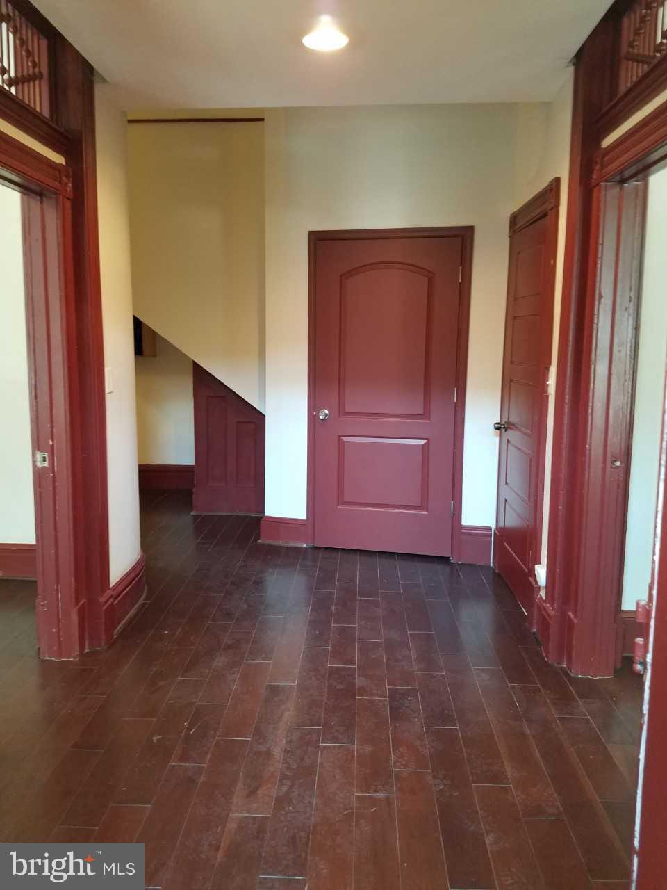 HOLLINS MARKET - Residential Lease