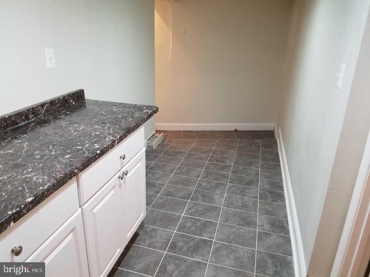 HOLLINS MARKET - Residential Lease