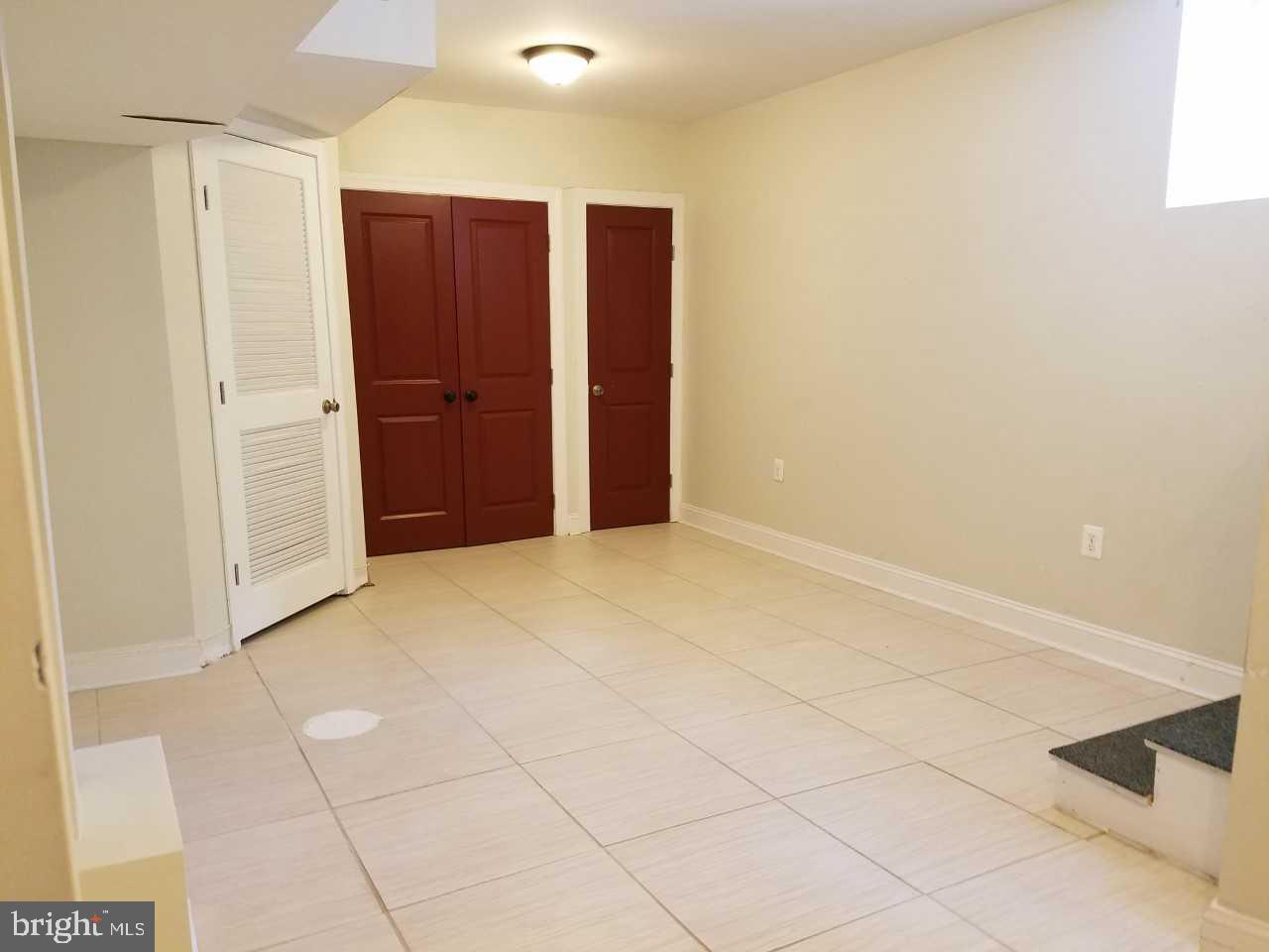 HOLLINS MARKET - Residential Lease