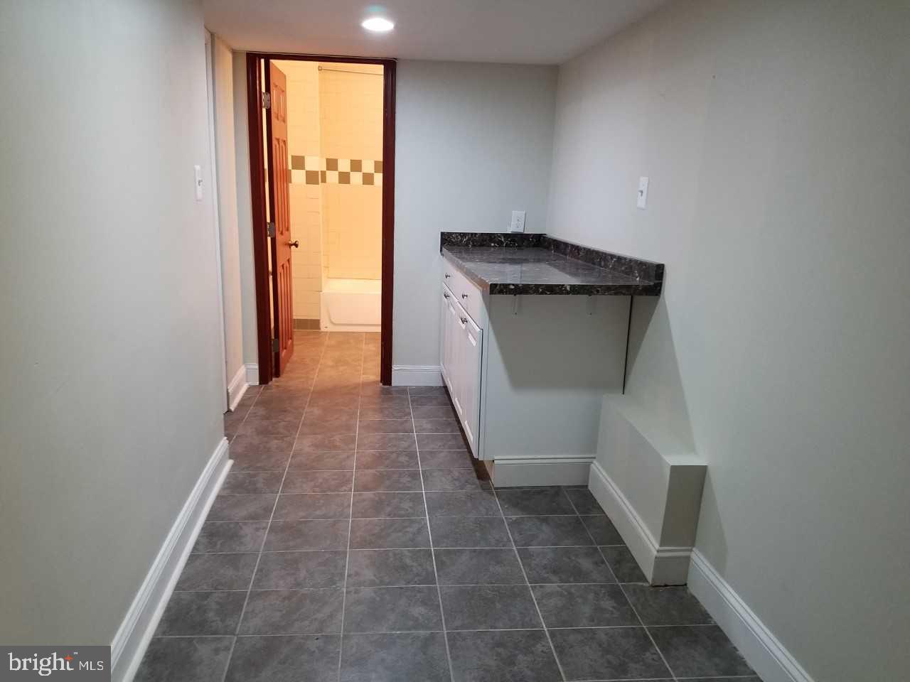 HOLLINS MARKET - Residential Lease