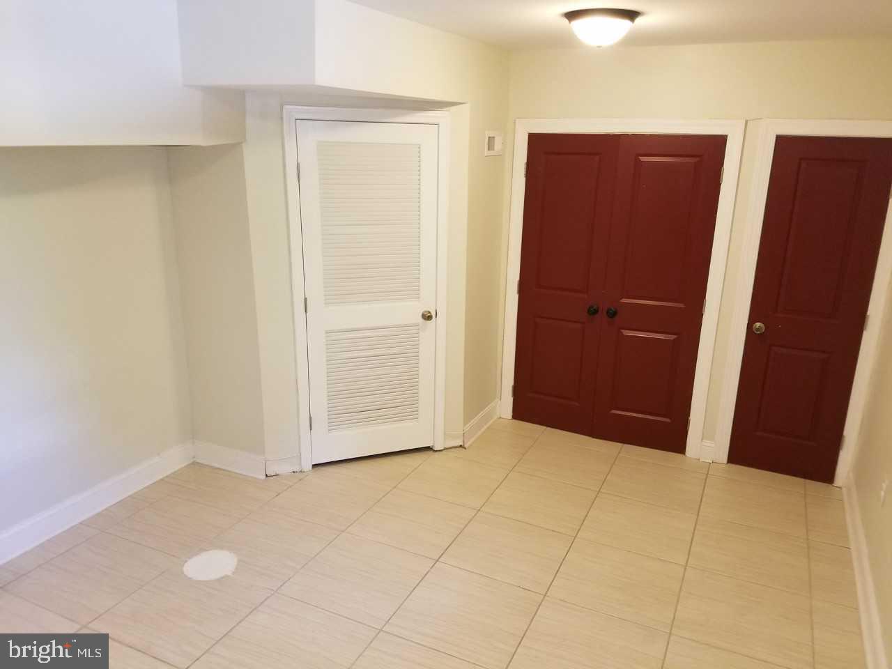 HOLLINS MARKET - Residential Lease