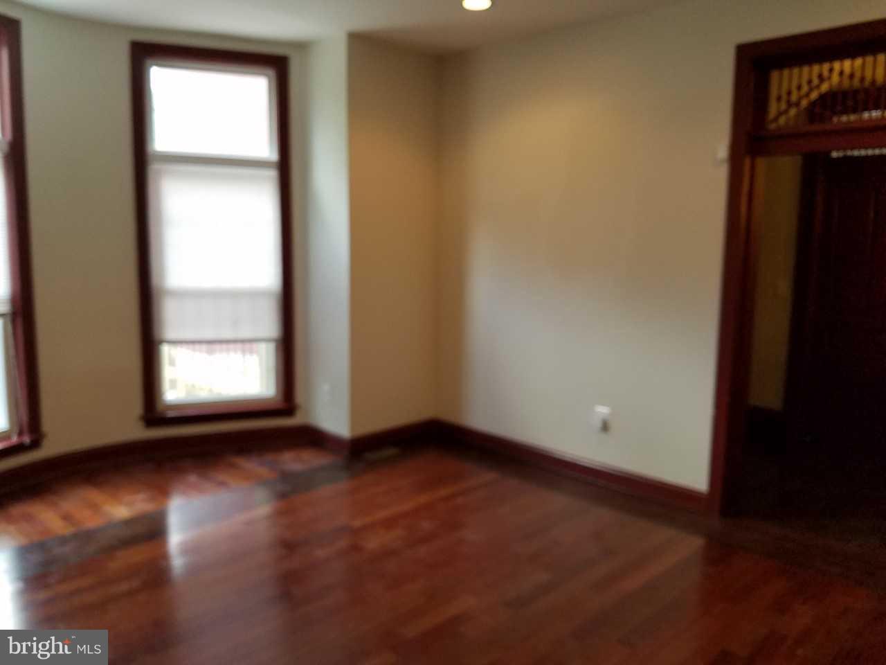 HOLLINS MARKET - Residential Lease