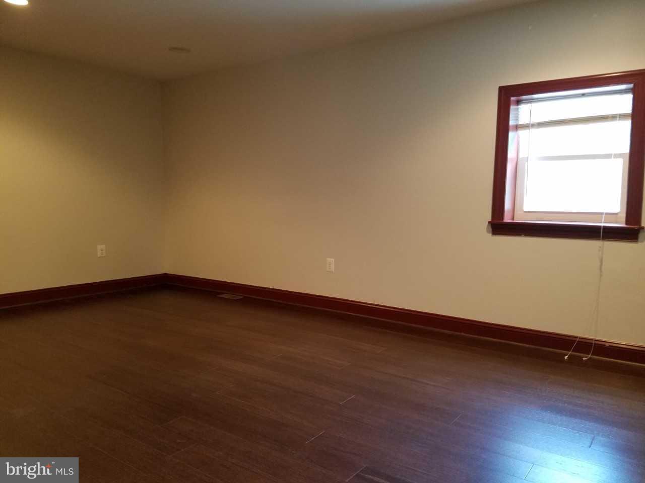 HOLLINS MARKET - Residential Lease