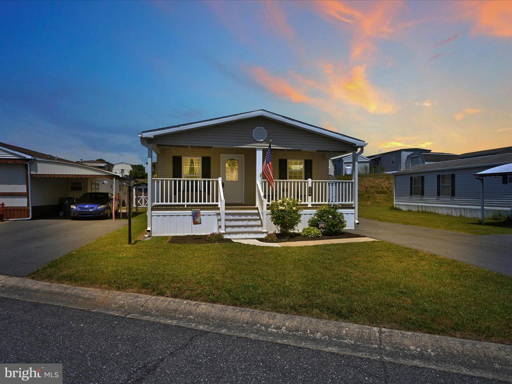 Photo of 116 RIDGEWOOD MNR, MANHEIM, PA 17545 (MLS # PALA2035266)