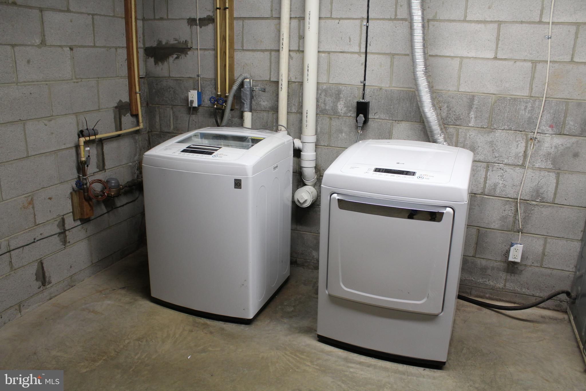 BUCKINGHAM VIEW - Residential Lease